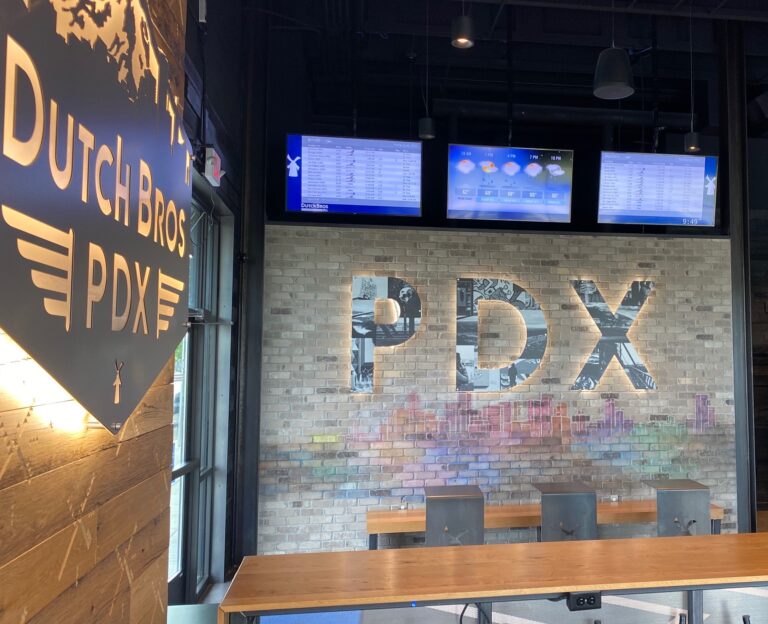 Year-End Communication Made Easier: How Internal Screens Keep Teams Informed