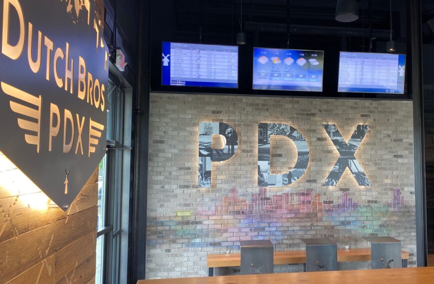 Year-End Communication Made Easier: How Internal Screens Keep Teams Informed